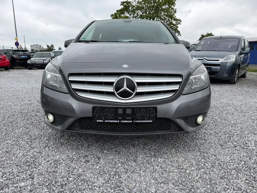Gebraucht Mercedes B180 109 PS (80 kW) 2013 Grau Kleinwagen