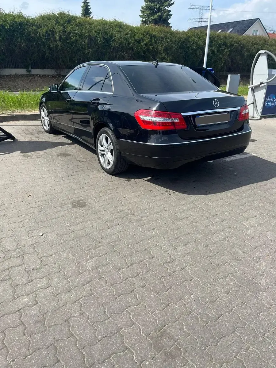 Second-hand Mercedes E250 204 CP (150 kW) 2009 Negru Berlinǎ