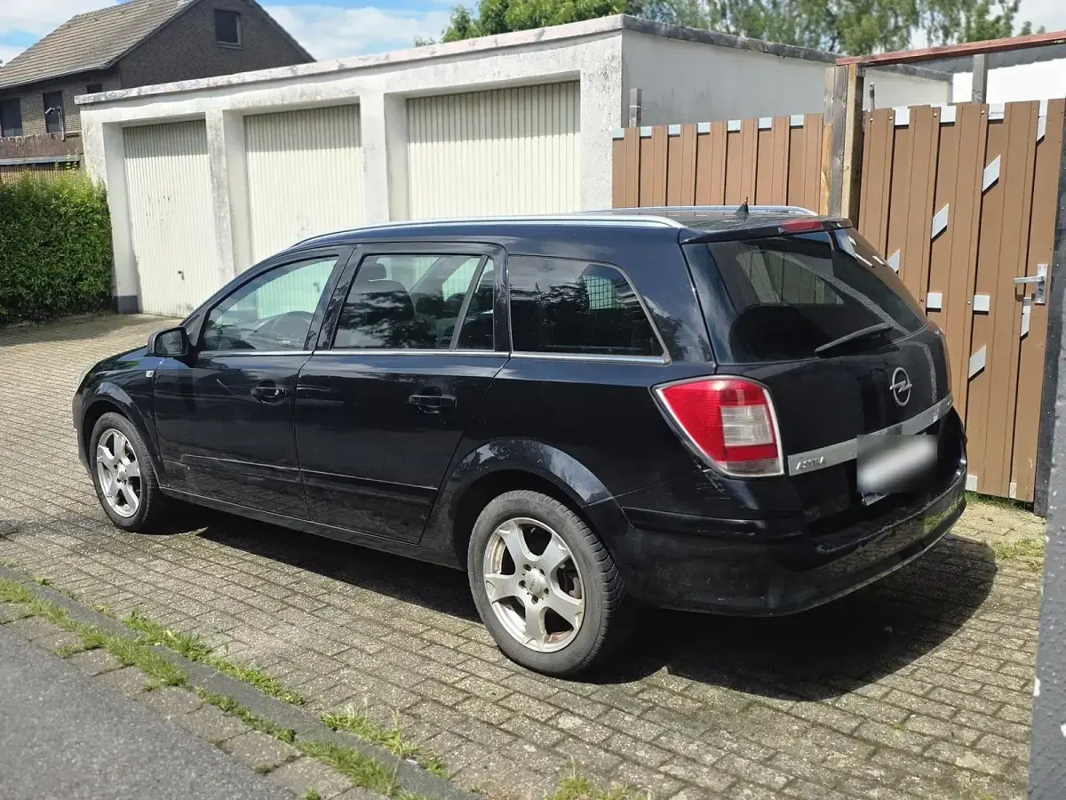 Gebraucht Opel Astra 115 PS (84 kW) 2009 Schwarz Kombi