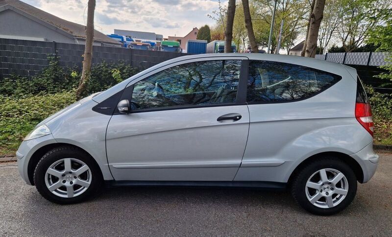 Silber Gebraucht 2005 Mercedes A150 Classic Van / Kleinbus | 3.900 € (Guter Preis) - Bild 1/4