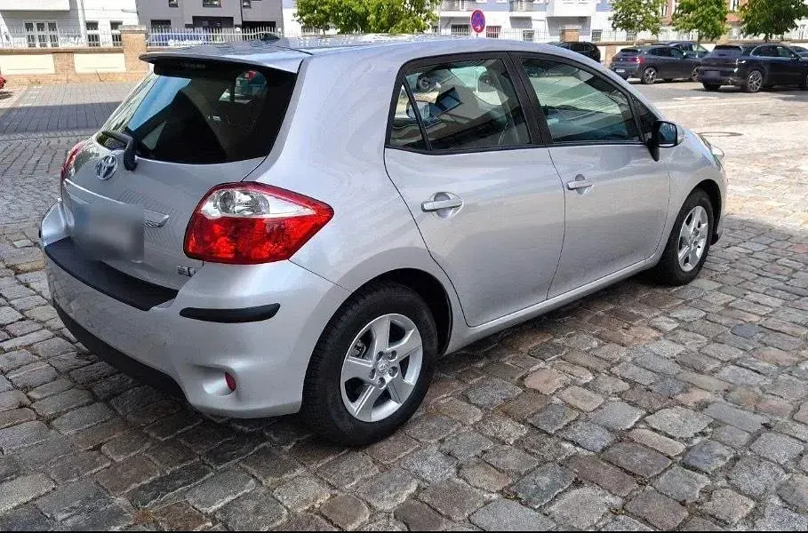 Gebraucht Toyota Auris Hybrid 136 PS (100 kW) 2012 Silber Kleinwagen