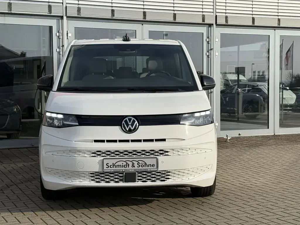 Gebraucht VW Multivan Basis 150 PS (110 kW) 2023 Weiß Van / Kleinbus