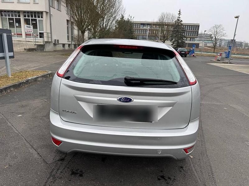 Silber Gebraucht 2009 Ford Focus Kleinwagen | 4.200 € (Fairer Preis) - Bild 1/4