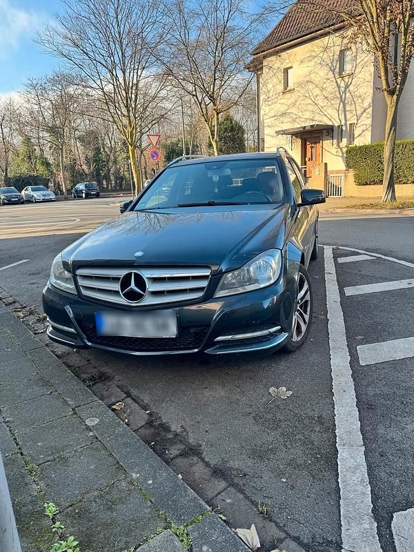 Schwarz Gebraucht 2011 Mercedes C200 Avantgarde Kombi | 4.999 € (Superpreis) - Bild 1/4