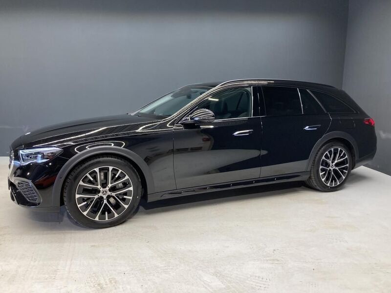 Obsidianschwarz Gebraucht 2024 Mercedes E300 Night Kombi | 81.790 € - Bild 1/4