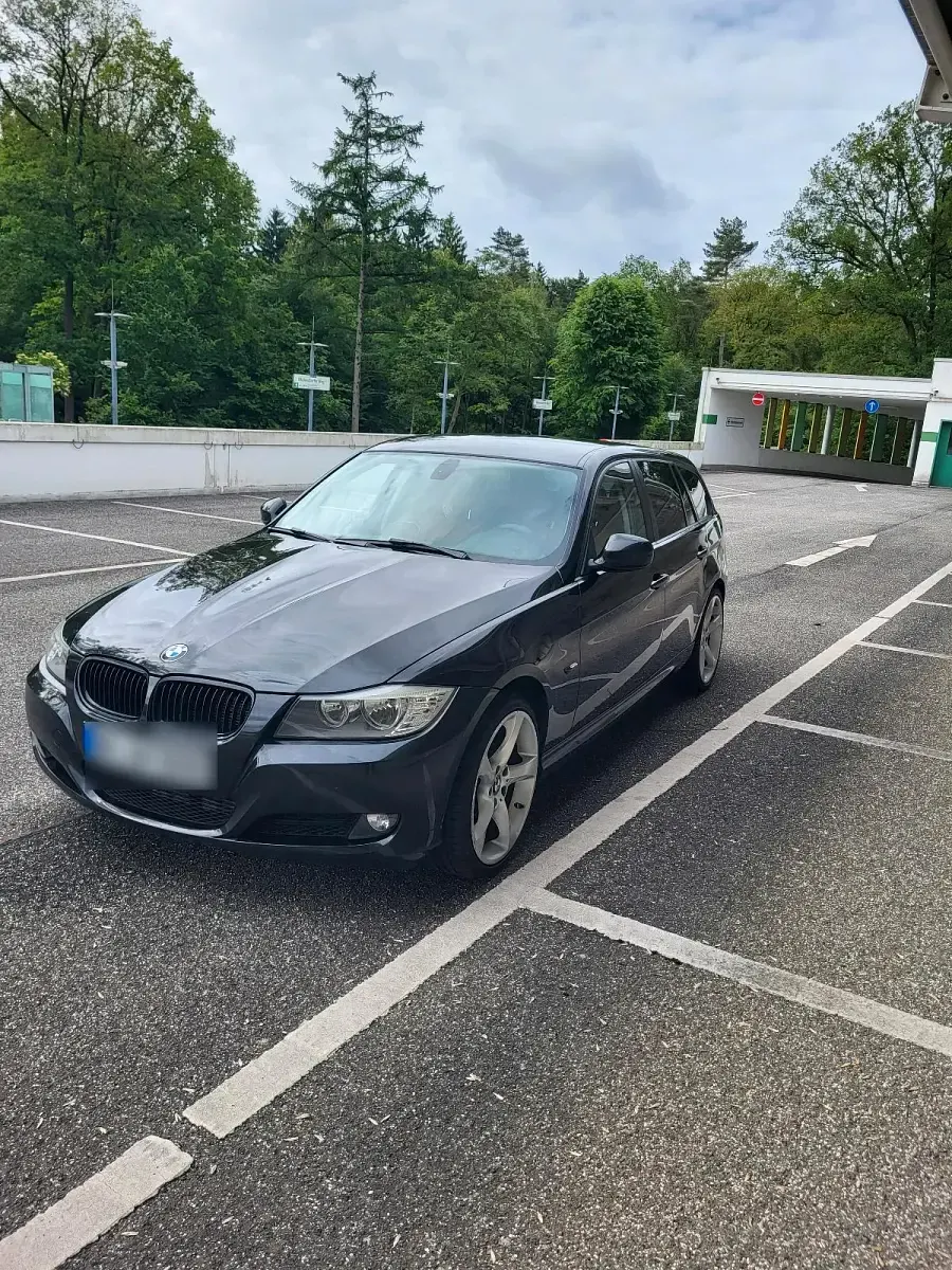 Gebraucht BMW 320 184 PS (135 kW) 2010 Schwarz Kombi