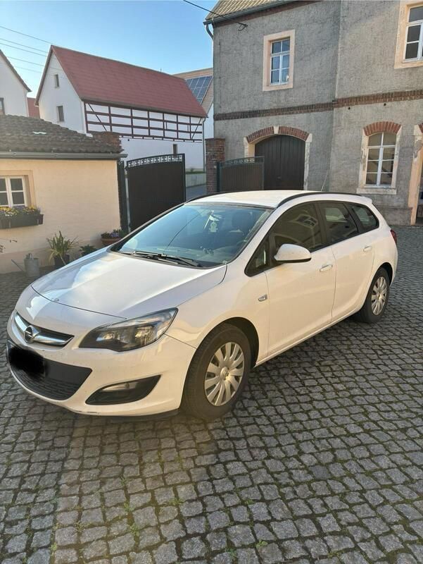 Weiß Gebraucht 2013 Opel Astra Limousine | 3.500 € (Fairer Preis) - Bild 1/4
