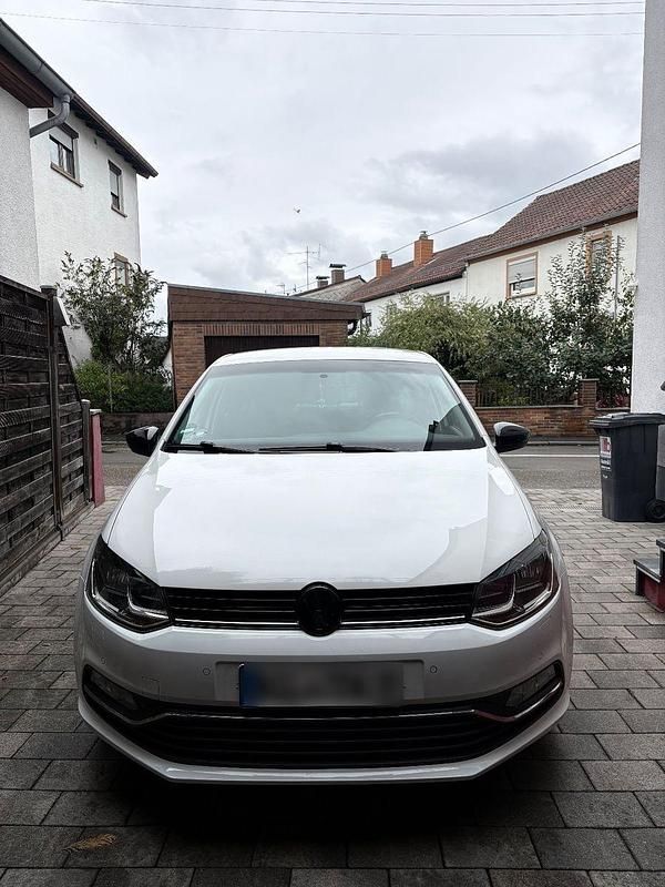Weiß Gebraucht 2017 VW Polo Sound Kleinwagen | 8.999 € (Guter Preis) - Bild 1/4