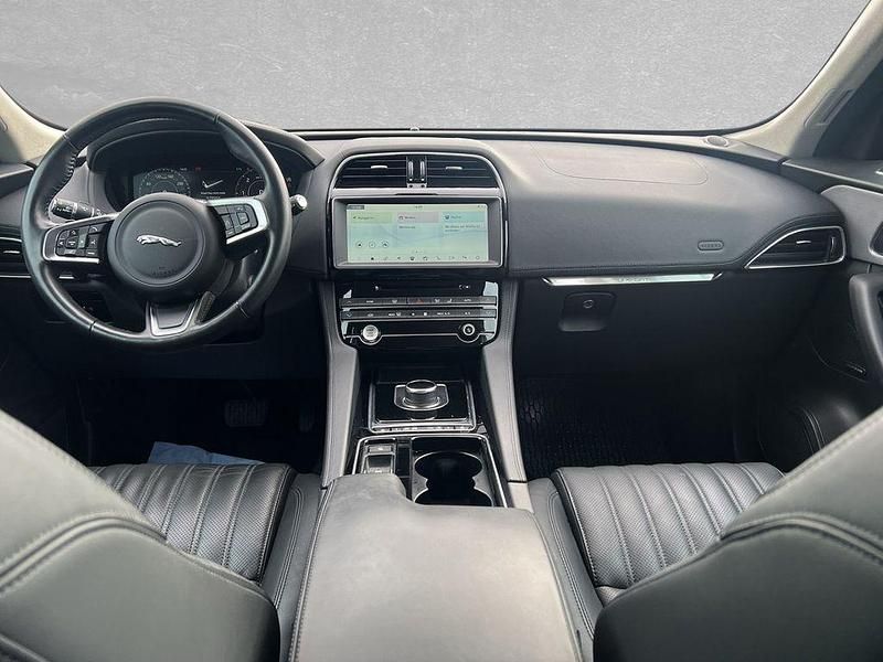 Gebraucht Jaguar F-Pace Portfolio 244 PS (179 kW) 2020 Rot SUV