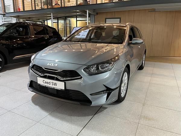 Silber (lunarsilber met.) Neu 2025 Kia Ceed Sportswagon 4 Kombi | 26.355 € (Fairer Preis) - Bild 1/4