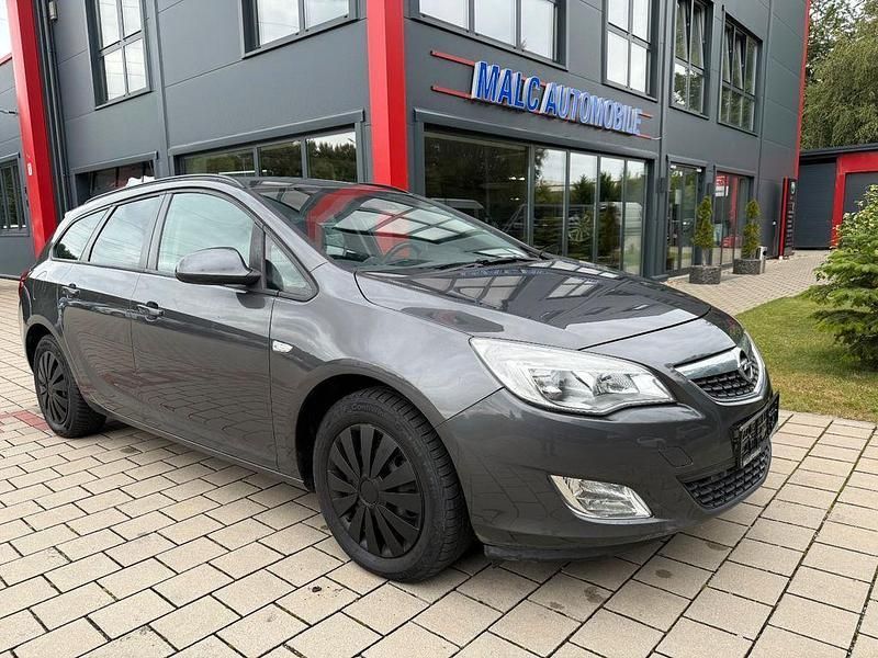 Grau Gebraucht 2011 Opel Astra Design Edition Kombi | 2.900 € (Fairer Preis) - Bild 1/4