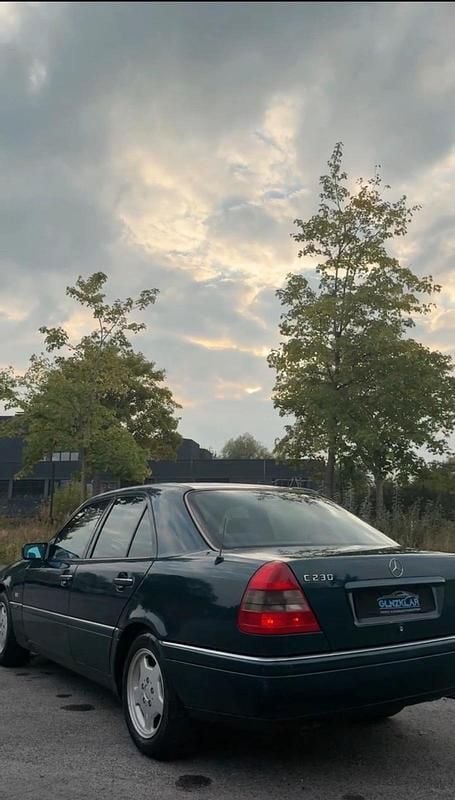 Gebraucht Mercedes C230 Elegance 150 PS (110 kW) 1997 Grün Limousine