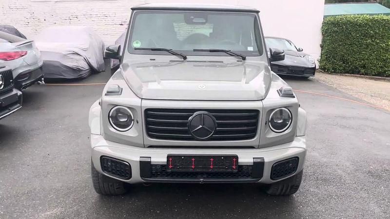 Grau Gebraucht 2025 Mercedes G450 AMG line SUV | 150.900 € - Bild 1/4