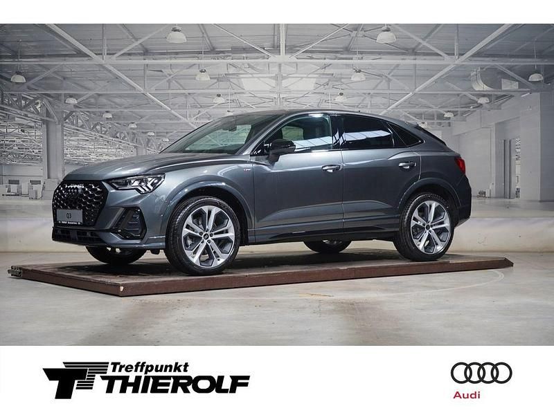 Grau Neu 2025 Audi Q3 Sportback Business SUV | 56.980 € (Etwas zu teuer) - Bild 1/4