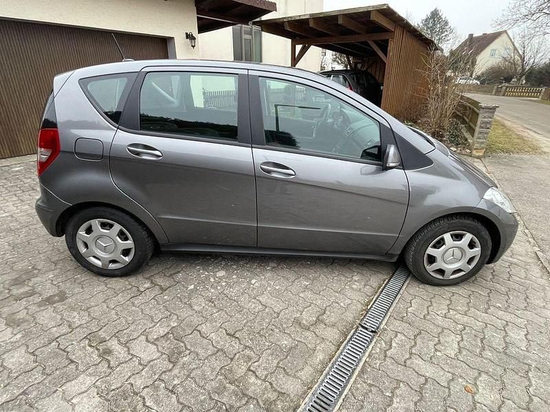 Gebraucht Mercedes A160 95 PS (69 kW) 2012 Grau Limousine