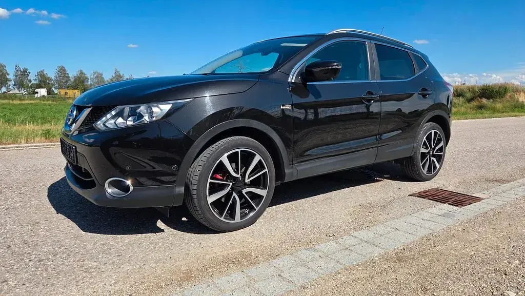 Gebraucht Nissan Qashqai Tekna 131 PS (96 kW) 2016 Schwarz SUV