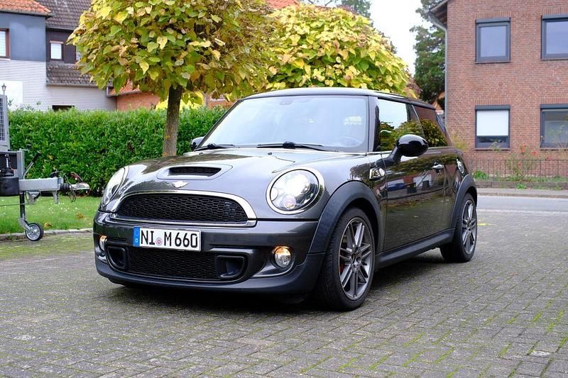 Grau Gebraucht 2011 Mini Cooper SD Kleinwagen | 5.500 € (Fairer Preis) - Bild 1/4