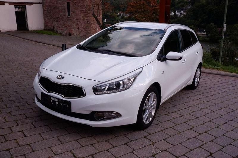 Gebraucht Kia Ceed 128 PS (94 kW) 2015 Weiß Kleinwagen