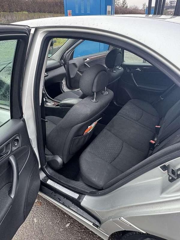 Gebraucht Mercedes C220 Elegance 150 PS (110 kW) 2004 Limousine