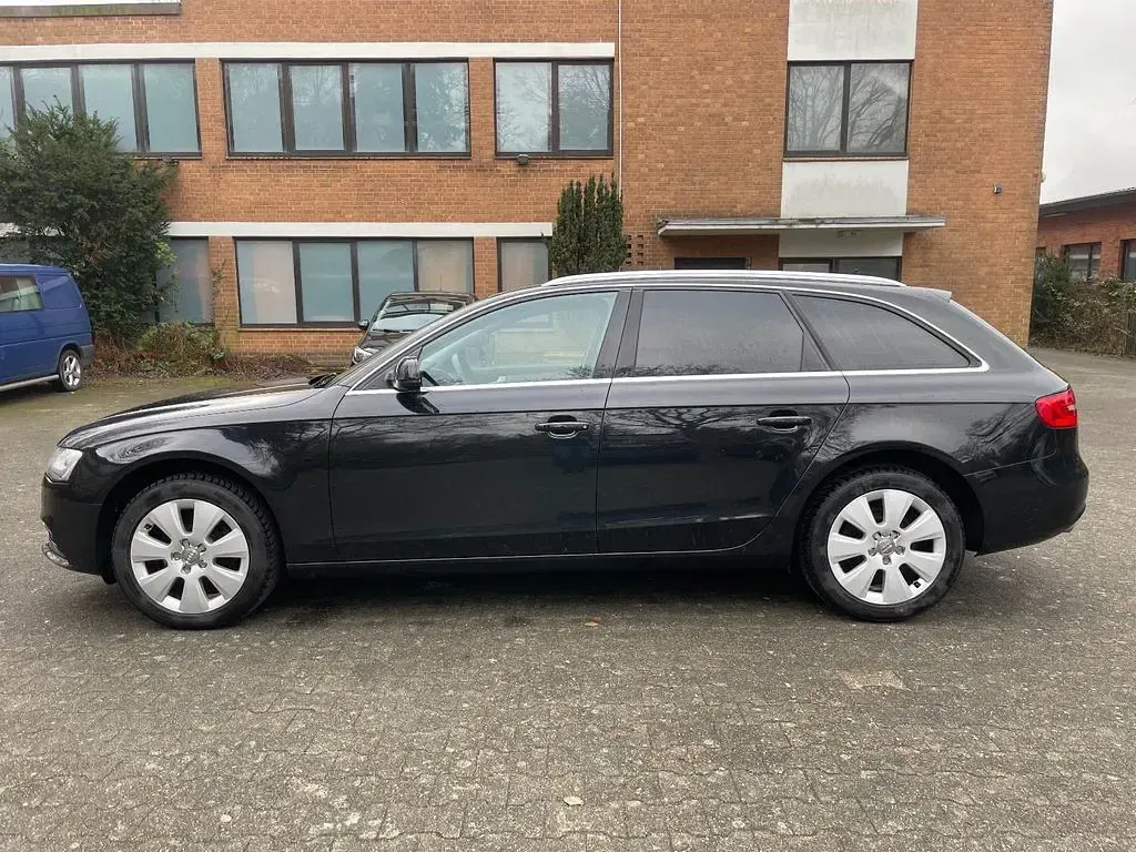 Używany Audi A4 Ambiente 150 KM (110 kW) 2014 Czarny Sedan/Limuzyna