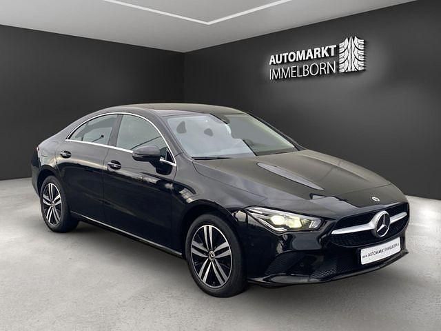 Nachtschwarz unilack Gebraucht 2021 Mercedes CLA250e Limousine | 26.980 € (Fairer Preis) - Bild 1/4