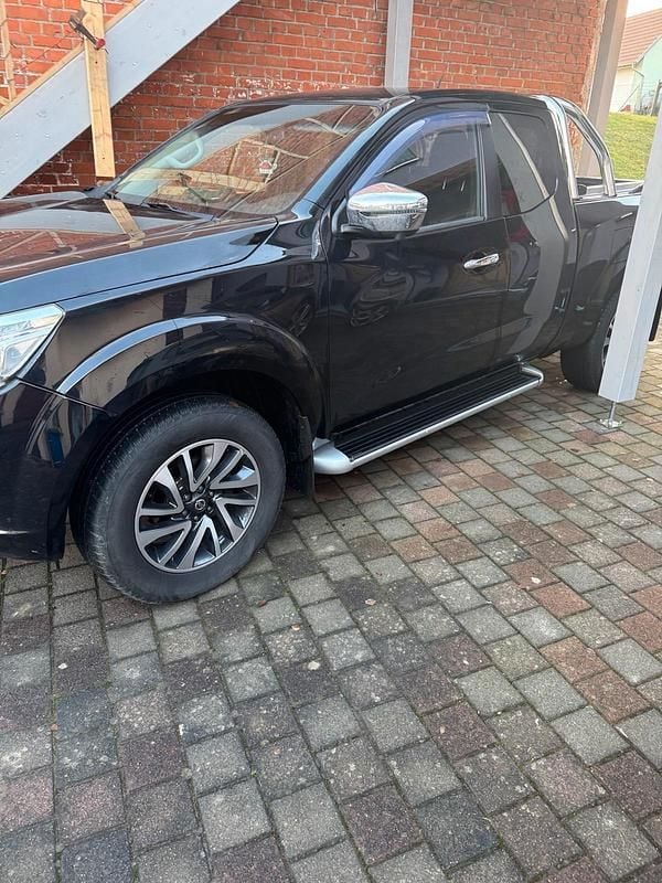 Gebraucht Nissan Navara 163 PS (119 kW) 2016 Schwarz Pickup