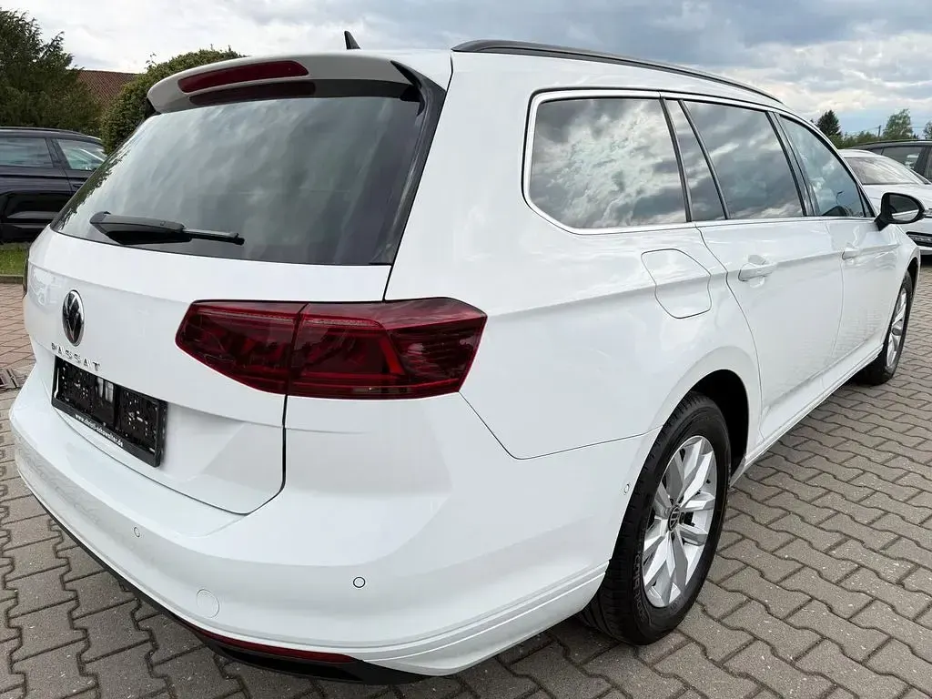 Gebraucht VW Passat IQ Drive 150 PS (110 kW) 2022 Weiß Kombi