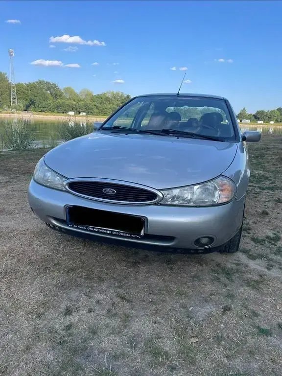 Gebraucht Ford Mondeo Ghia 170 PS (125 kW) 1999 Silber Limousine