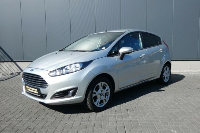 Gebraucht Ford Fiesta SYNC Edition 80 PS (58 kW) 2014 Silber metallic Kleinwagen