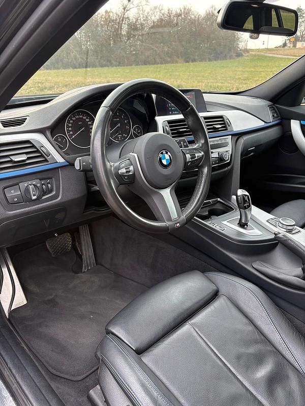 Gebraucht BMW 330 M Sport 252 PS (185 kW) 2019 Schwarz Kombi