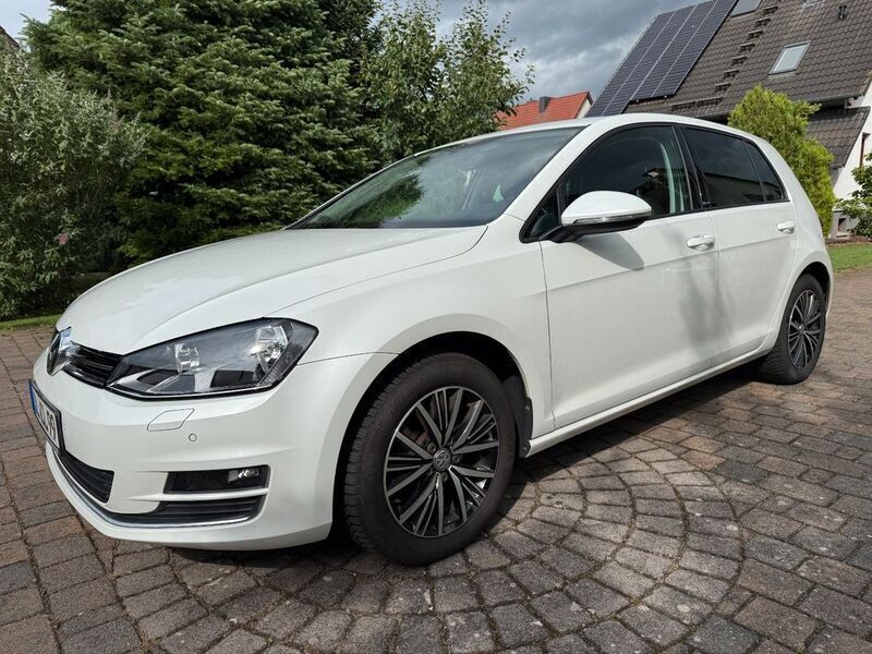 Weiß Gebraucht 2016 VW Golf VII Allstar Limousine | 9.999 € (Superpreis) - Bild 1/4