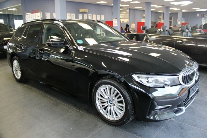 Schwarz Gebraucht 2020 BMW 320 Sport Line Kombi | 24.980 € (Fairer Preis) - Bild 1/4