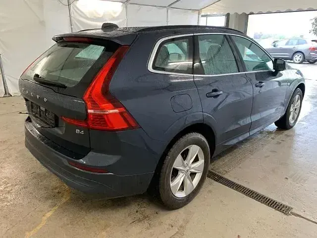 Gebraucht Volvo XC60 Core 197 PS (144 kW) 2022 Denim blue / metallic SUV