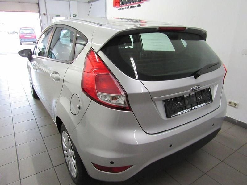 Gebraucht Ford Fiesta 82 PS (60 kW) 2013 Silber Kleinwagen