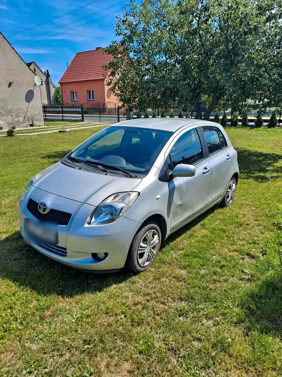 Gebraucht Toyota Yaris 86 PS (63 kW) 2007 Silber Kleinwagen