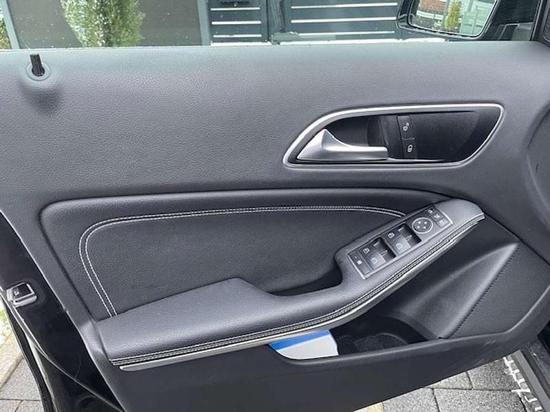 Gebraucht Mercedes GLA200 Urban 156 PS (114 kW) 2016 Schwarz SUV