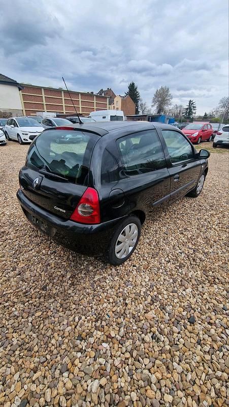 Gebraucht Renault Clio II 60 PS (44 kW) 2009 Schwarz Kleinwagen