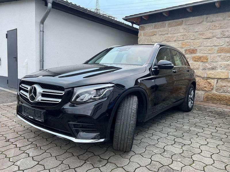 Schwarz Gebraucht 2017 Mercedes GLC250 SUV | 26.500 € (Fairer Preis) - Bild 1/4