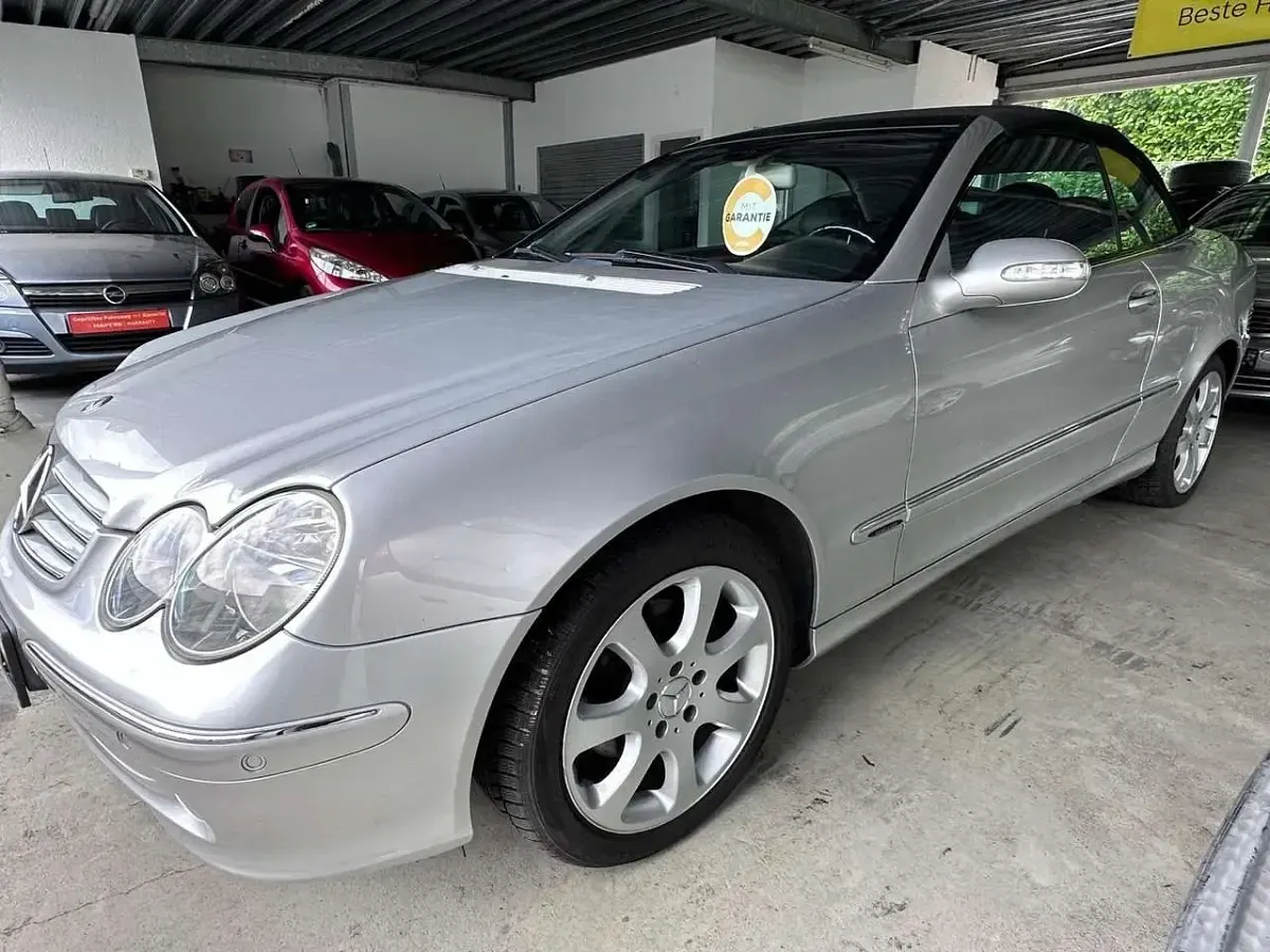 Gebraucht Mercedes CLK320 218 PS (160 kW) 2003 Brillantsilber  metalliclack Cabrio