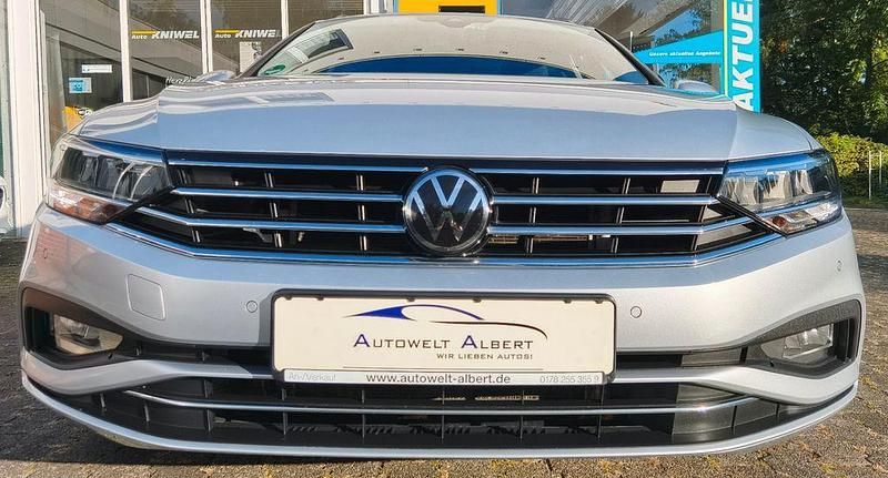 Scale silver met. Gebraucht 2022 VW Passat Business Kombi | 21.470 € (Fairer Preis) - Bild 1/4