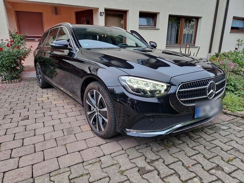 Schwarz Gebraucht 2021 Mercedes E300 Kombi | 33.900 € (Superpreis) - Bild 1/4