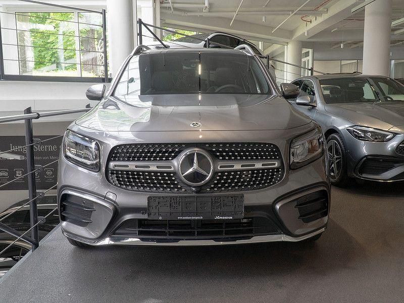 Gebraucht Mercedes GLB220 AMG 190 PS (139 kW) 2024 Grau mountaingrau SUV