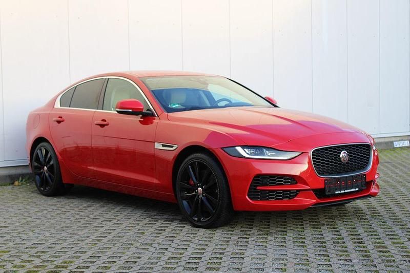 Gebraucht Jaguar XE SE 300 PS (220 kW) 2019 Rot Limousine