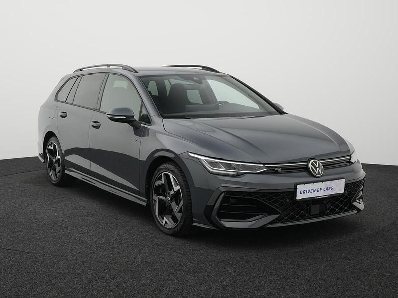 Gebraucht VW Golf VIII R-line 150 PS (110 kW) 2025 Delfingrau metallic Kombi