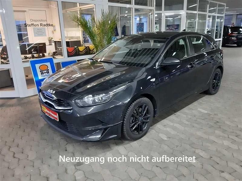 Gebraucht Kia Ceed 160 PS (117 kW) 2022 Zilinaschwarz metallic Kleinwagen