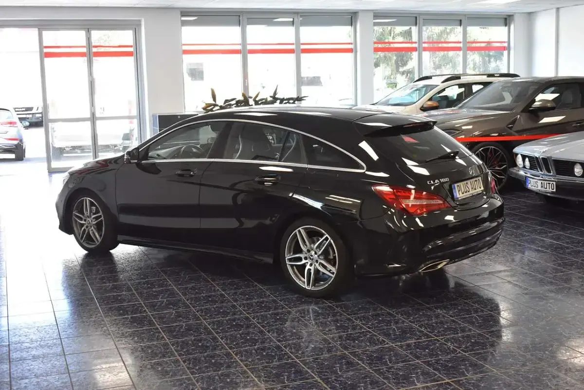 Gebraucht Mercedes CLA180 AMG line 122 PS (89 kW) 2018 Kosmosschwarz Limousine
