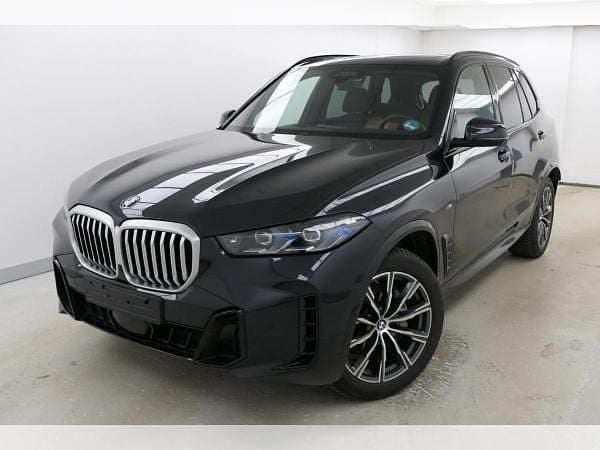 Schwarz (carbonschwarz metallic) Gebraucht 2024 BMW X5 M Sport SUV | 78.079 € (Superpreis) - Bild 1/4