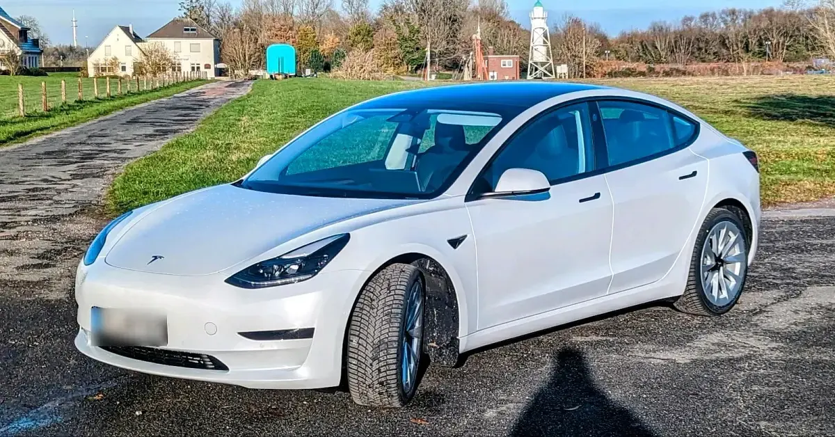 Gebraucht Tesla Model 3 Standard Range 239 kW (325 PS) 2022 Weiß Limousine