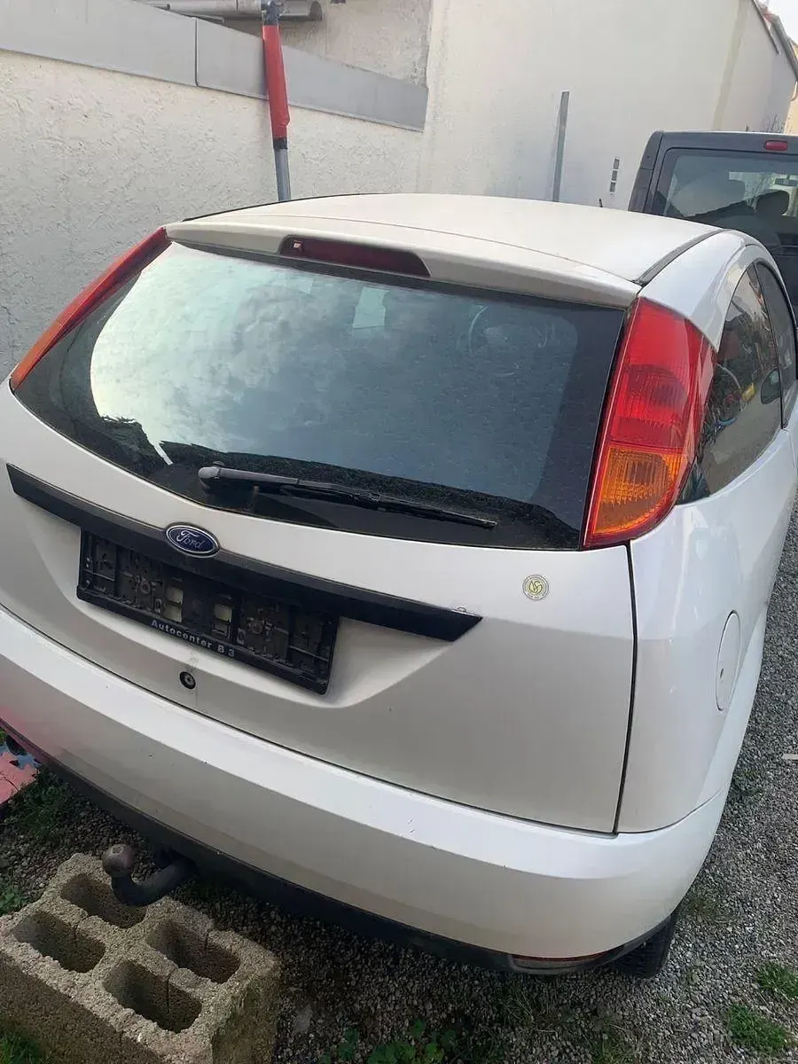 Gebraucht Ford Focus Ghia 101 PS (74 kW) 2000 Grün Kombi