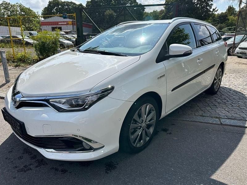 Weiß Gebraucht 2018 Toyota Auris Touring Sports Executive Kombi | 15.800 € (Guter Preis) - Bild 1/4